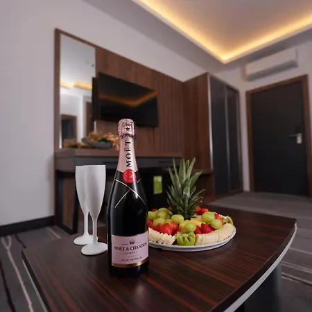Global Palace Hotell 3*