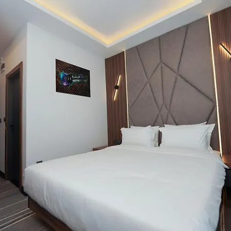 Global Palace Hotell 3*