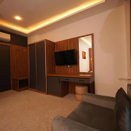 Global Palace Hotell 3*